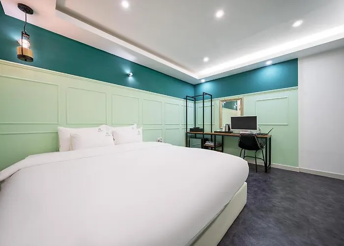 Motel Gray