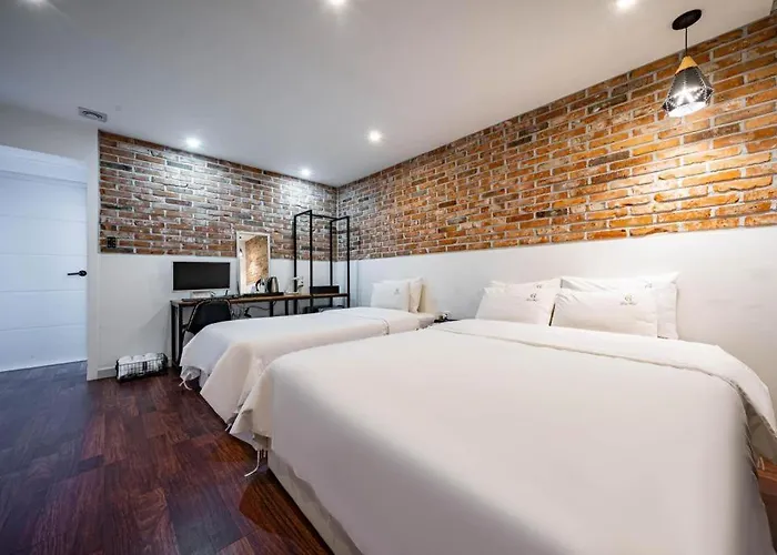 Gray Motel 2*