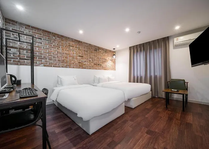 Motel Gray 2*