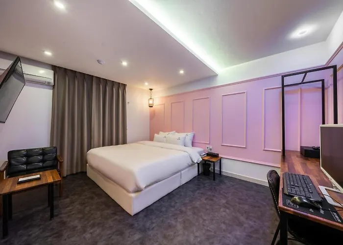 Gray Motel 2*