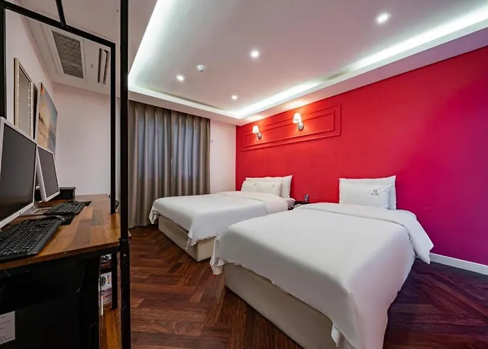 Gray Motel 2*