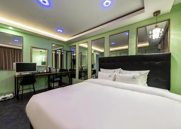 Motel Gray