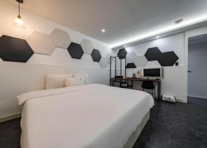 Gray Motel 2*