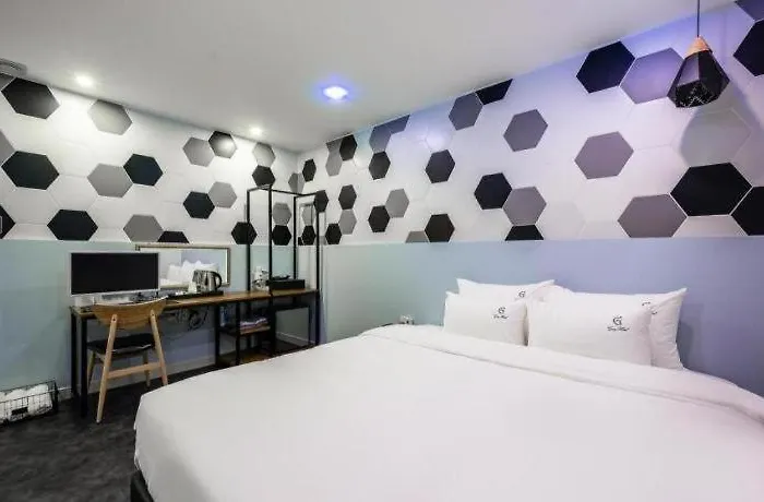 Gray Motel 2*