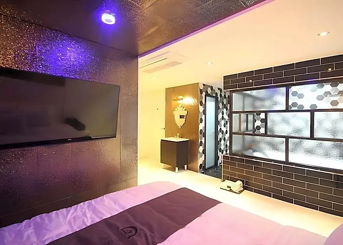 Motel Gray