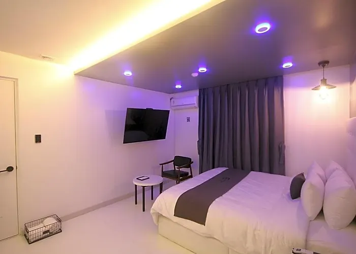 Gray Motel 2*