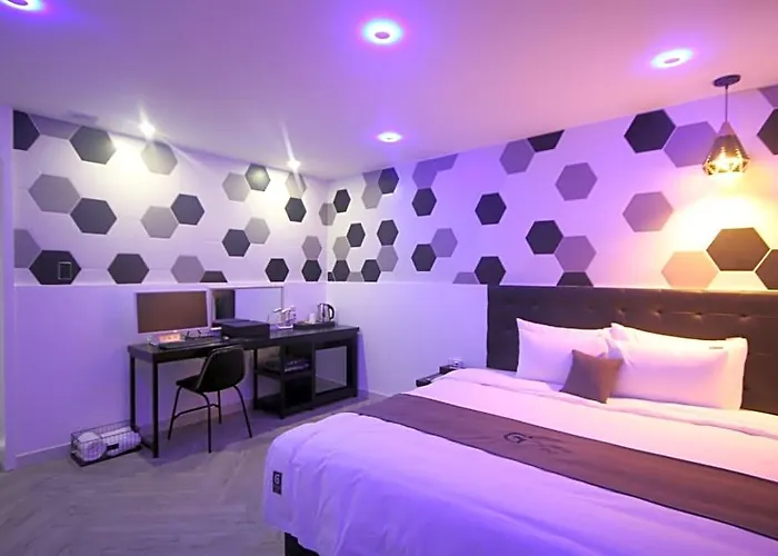 Motel Gray 2*