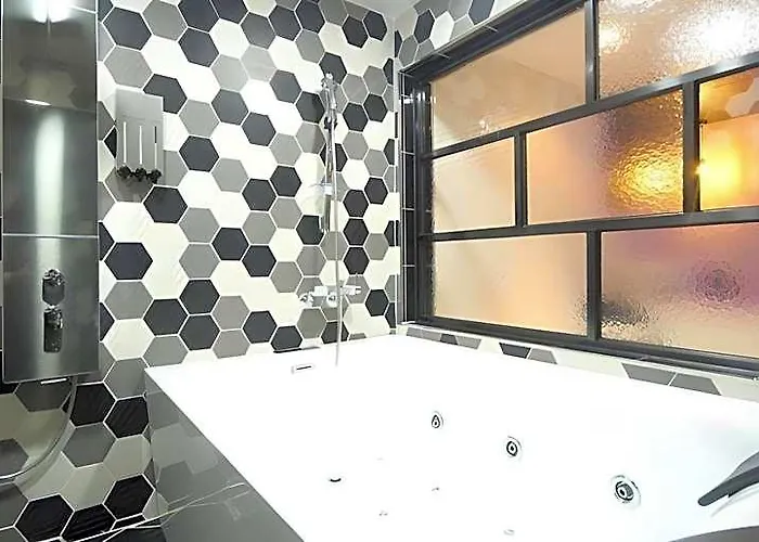 Motel Gray 2*