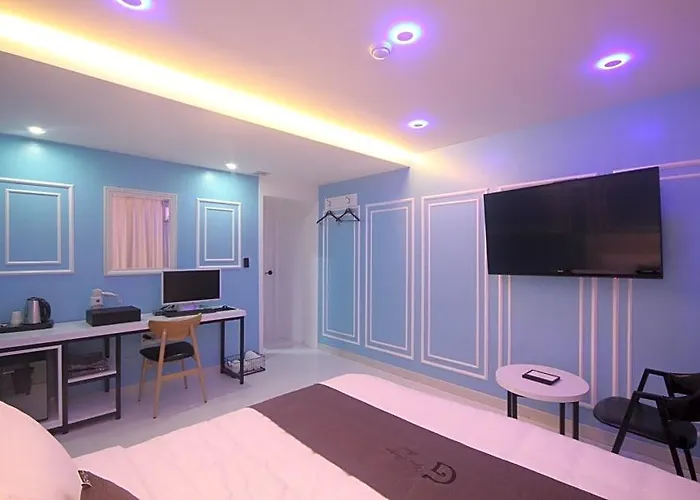 Motel Gray