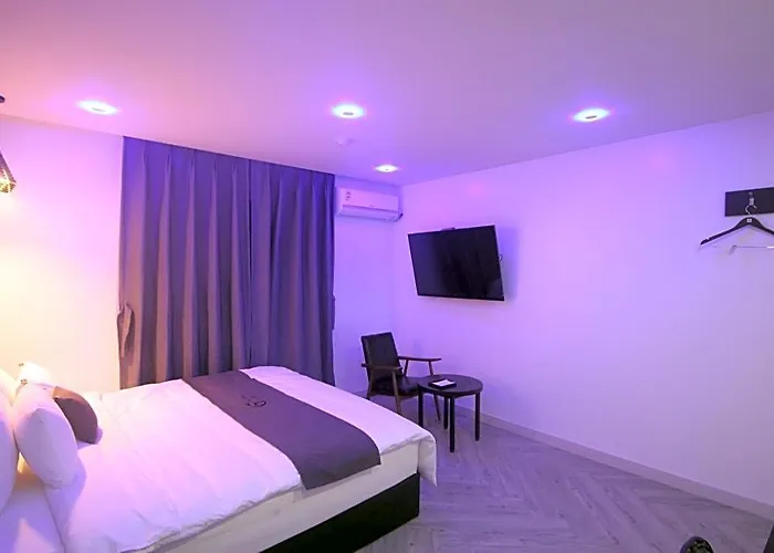 Motel Gray 2*